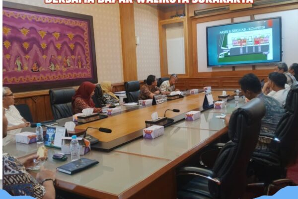 PAPARAN DED GOR INDOOR MANAHAN DAN KOLAM RENANG TIRTOMOYO BERSAMA WALIKOTA